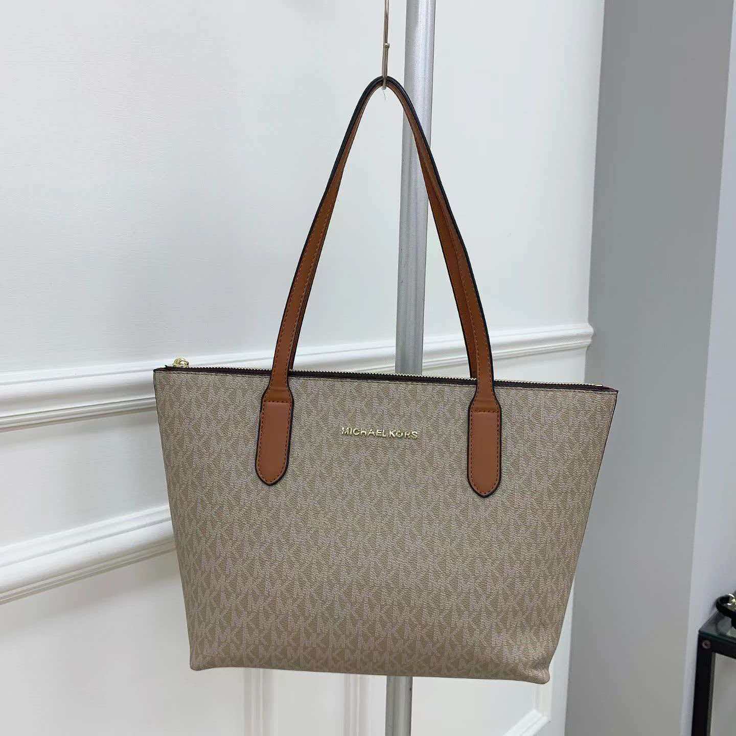 Michael Kors Vincent Printed W - Luxury Bags Michael Kors review and price